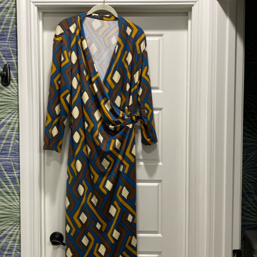 Tobacco, teal/creme, polyester/viscose dress. Side belting with ruching. Worn 2x